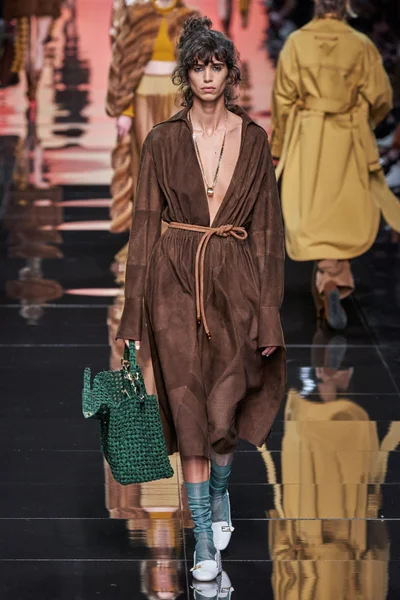 Look 15